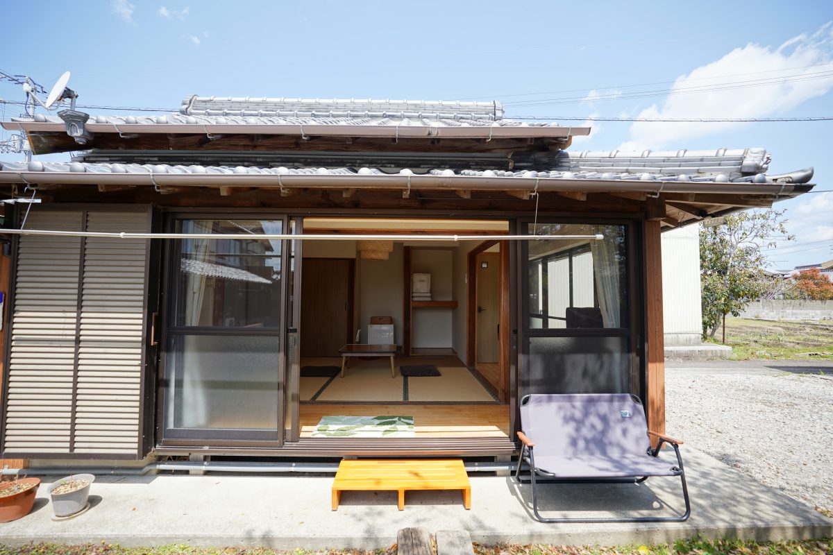 離れ