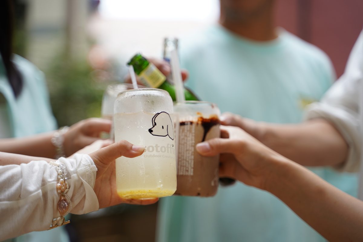 sotoffice_乾杯シーン