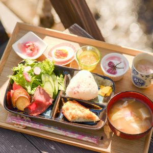 桜畑のテラスカフェ