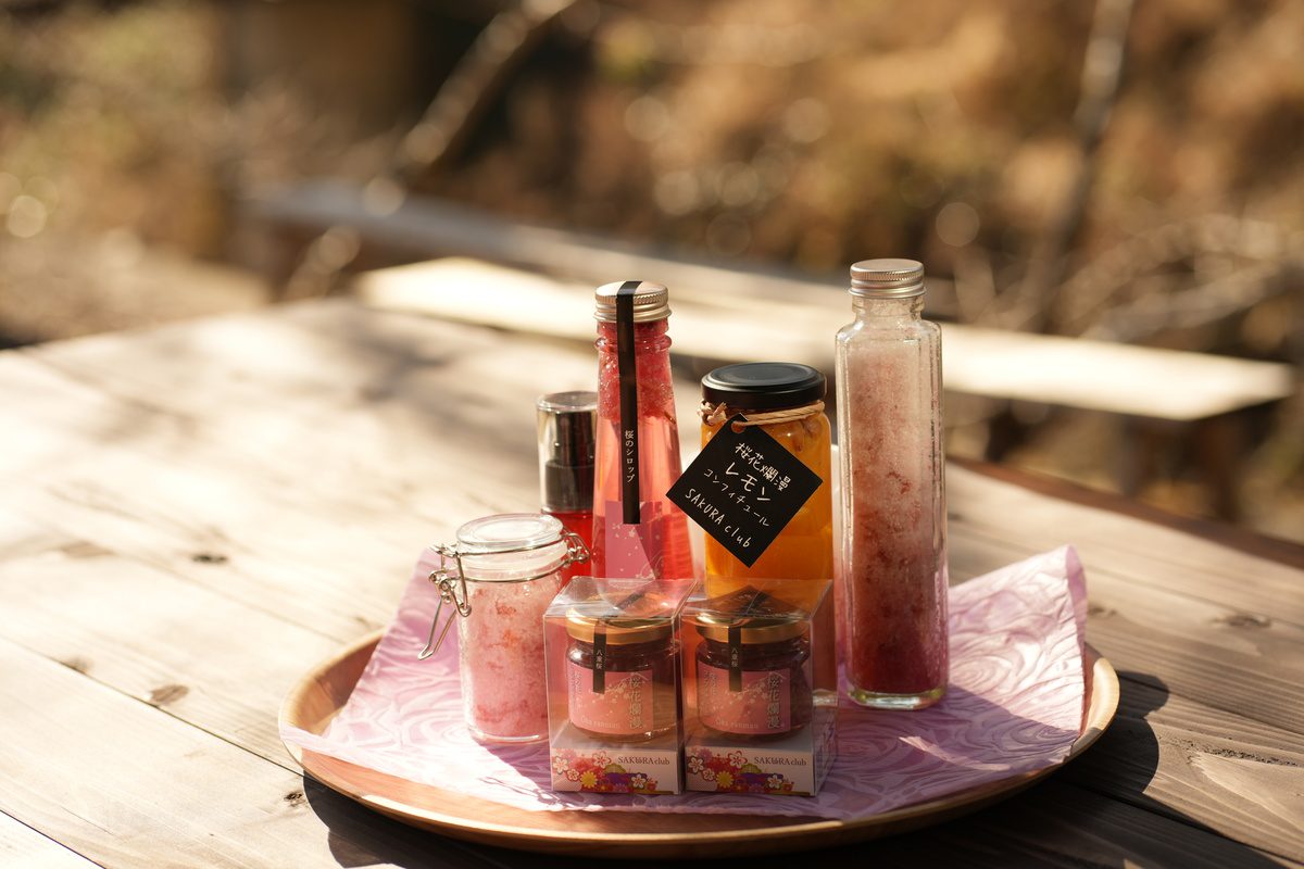 桜畑のテラスカフェ