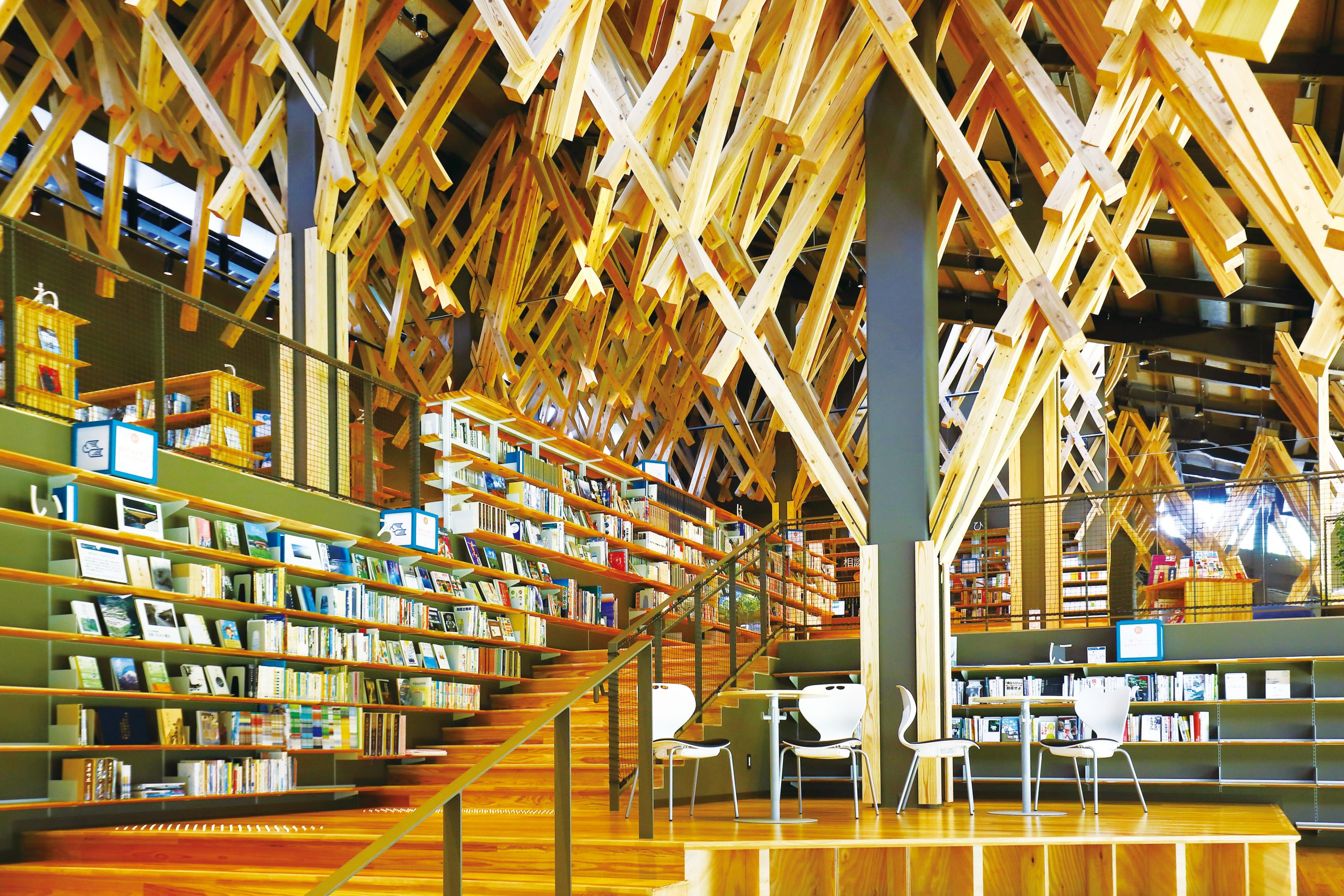 図書館 梼原 標高1,455m！四国カルストに抱かれた梼原町の「雲の上の図書館」で隈研吾の原点に触れる