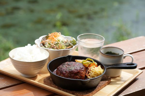 CAFE and BEEF かる。